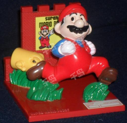 Trophy Figure with Scorecard! 基拉 玛丽奥 Mario Runs from Bullet Bill