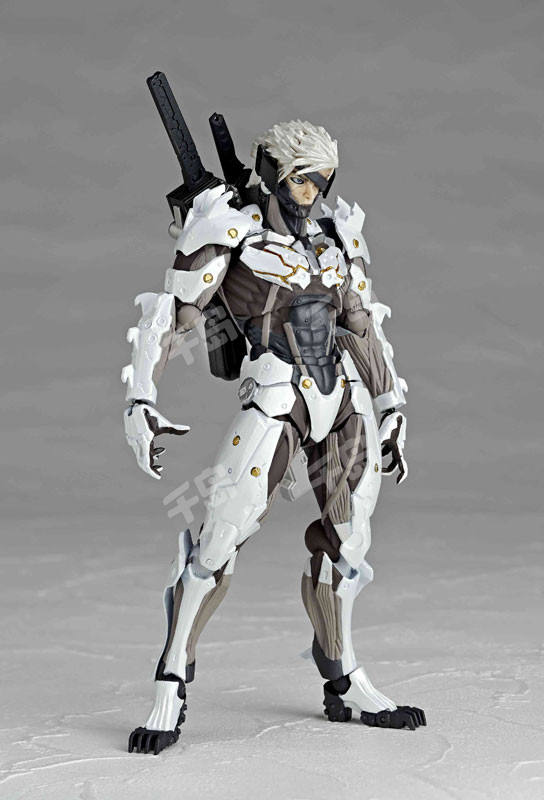 Revoltech 雷电 White Armor ver.