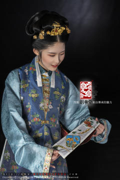四季花卉遍地开妆花纱褙心-资料图