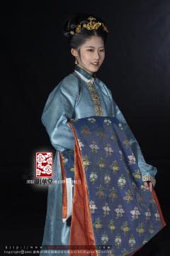 四季花卉遍地开妆花纱褙心-资料图