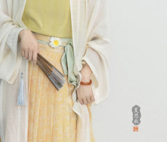 夏秋思·百迭裙-资料图