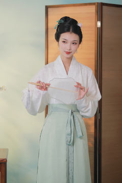 枝蔓小花·飞机袖 褙子-资料图
