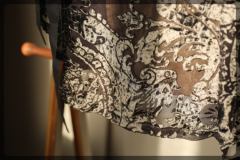 橄欖綠爛花絲絨褶裥裙-资料图