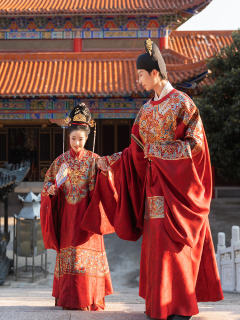 红妆融熠·女款婚服-资料图