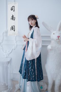 千山黛-资料图