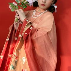 蕾丝披肩斗篷-资料图