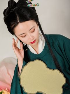 双层多色百搭日常·圆领襟-资料图