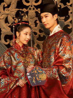 红妆融熠·女款婚服-资料图