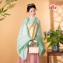 婚服双鹿纹·方补交领袄-资料图