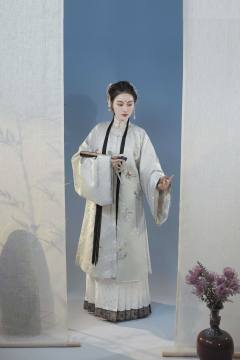  梦春闺 -资料图