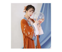 沐歌：花晚吟-资料图