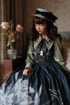 百合花与小提琴演奏家-资料图