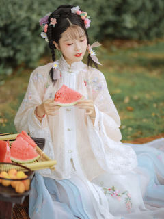 草莓奶昔-资料图
