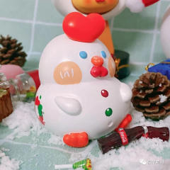 圣诞雪人小比心鸡-资料图