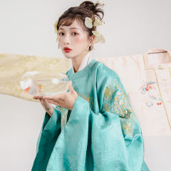 月揽仙-资料图