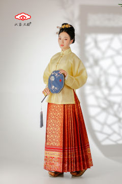 婚服汉服狮子珞·裥裙马面裙-资料图