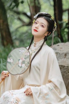 皎皎-资料图