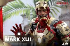 1:4比例珍藏人偶 钢铁侠MARK 42 豪华版-资料图
