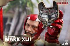 1:4比例珍藏人偶 钢铁侠MARK 42-资料图