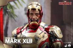1:4比例珍藏人偶 钢铁侠MARK 42 豪华版-资料图
