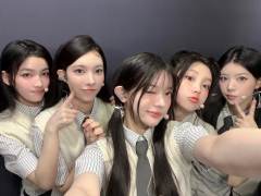 @poriforyou:민주가 찍는 아일릿 단체셀카 너무