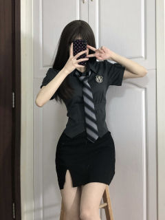 收腰衬衫套装-资料图
