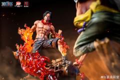 MINI STATUE 波特夹斯.D.艾斯 VS 马歇尔.D.提奇-资料图