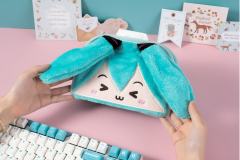 初音未来 眯眯眼毛绒 抽纸盒-资料图