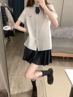 条纹衬衫-资料图