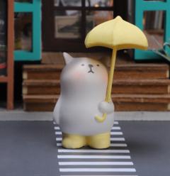 雨衣熊猫-资料图