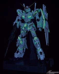 PG RX-0 独角兽高达 7-ELEVEN配色（夜光透明零件）-资料图