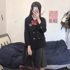 双排扣西服-资料图